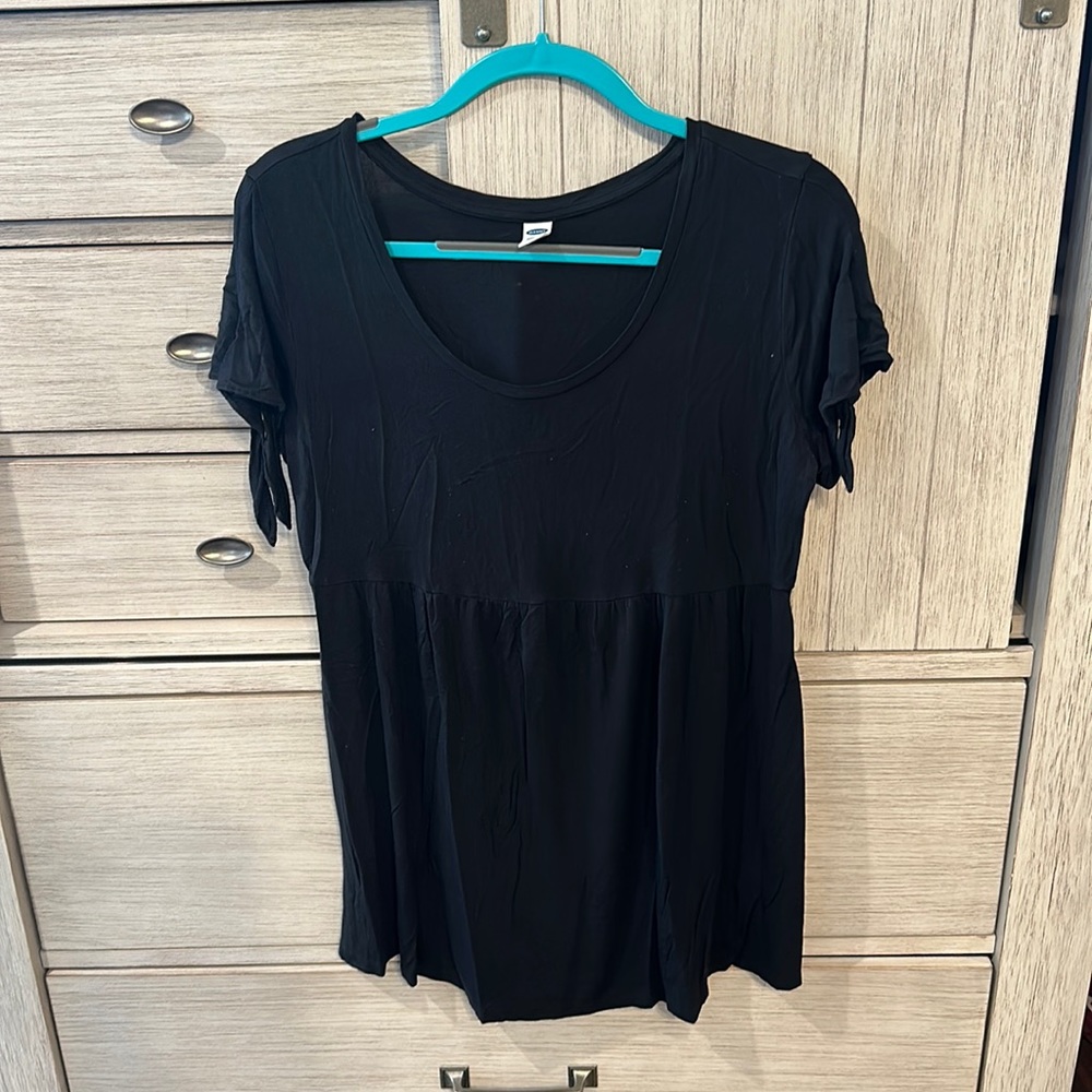 Maternity top.